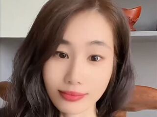 LeslieYi's Online live cam Profile Image